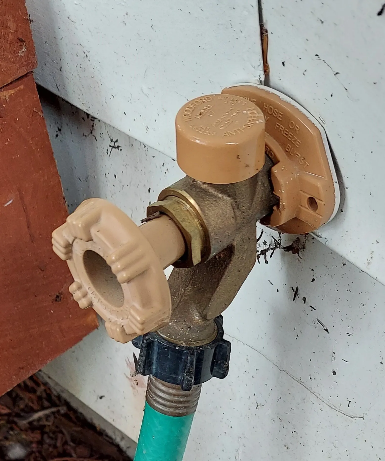 Built in anti-siphon spigot